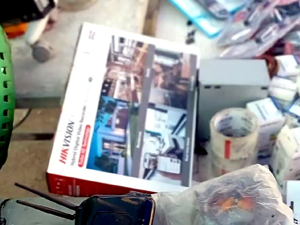 Grabador de camaras Hikvision y router listos para instalar.