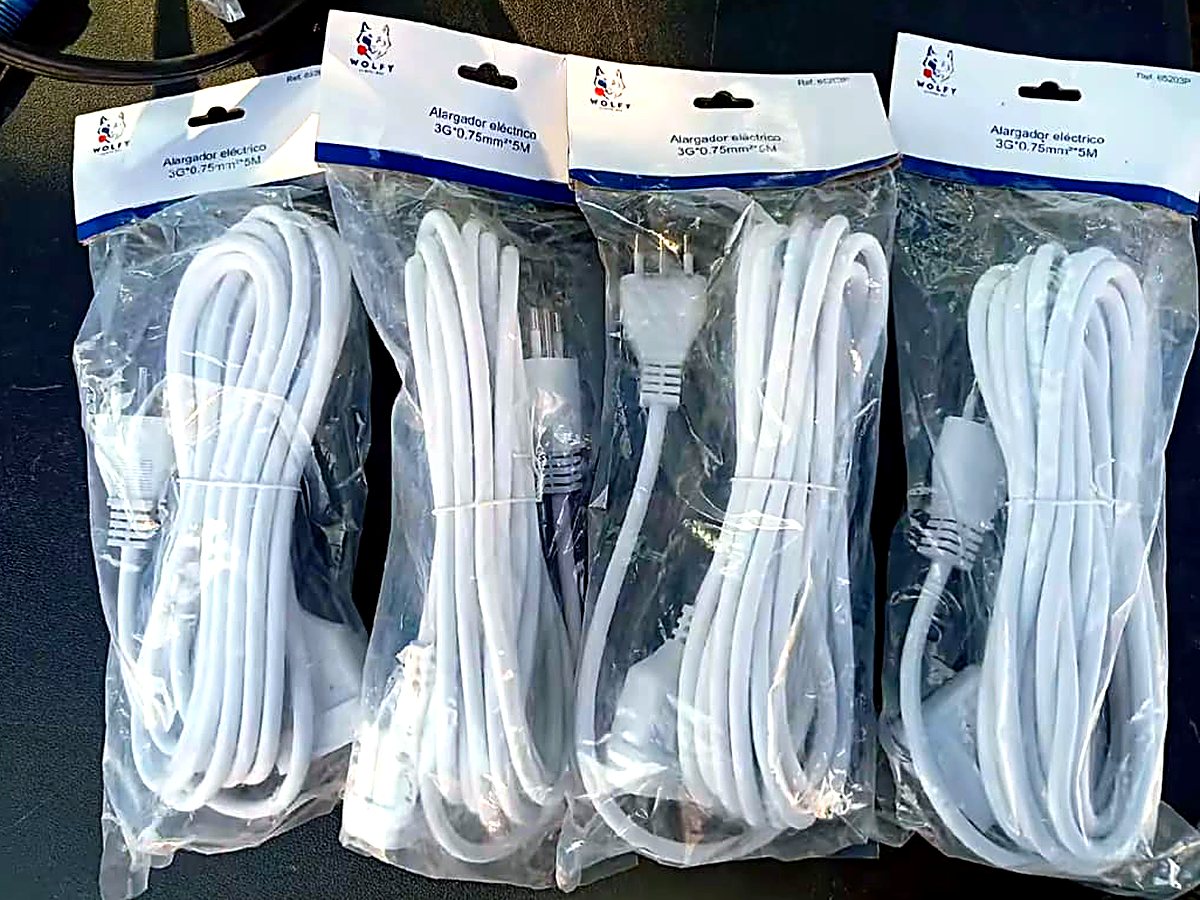 Alargadores eléctricos blancos de 5 metros.